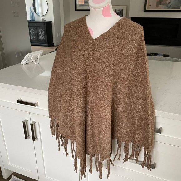 Banana Republic Factory Casual Pull On V Neck Fringed Knit Poncho Tan Sz M/L - Picture 11 of 11